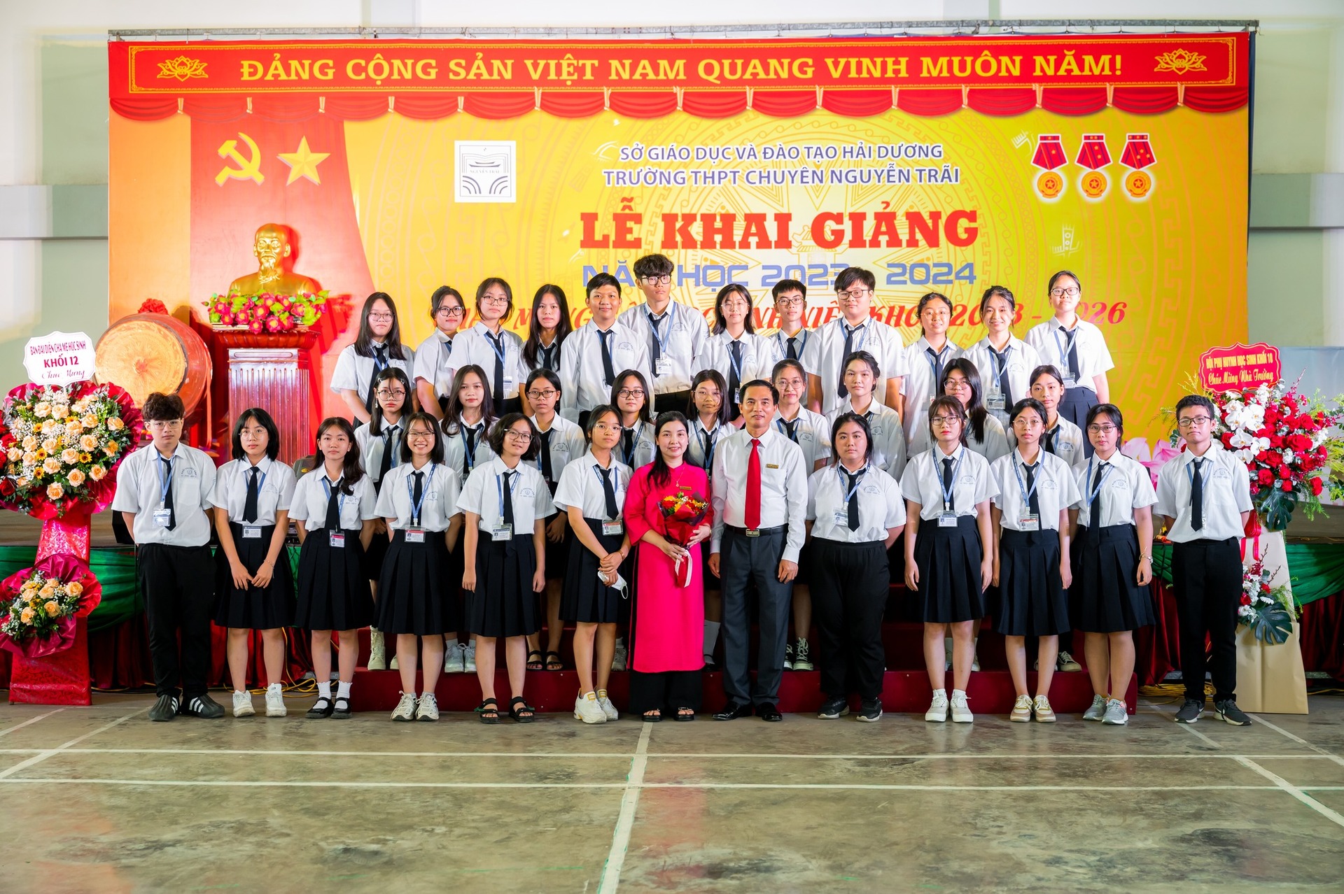 Nhấn để phóng to